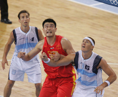 热火与活塞过去5次交手：4次分差3分以内，2次加时&2次绝杀（热火vs活塞近5战：4场胜负在3分内，2场加时、2次绝杀）