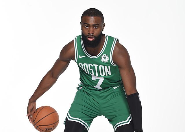 FIFA女足最新排名：中国女足下降一位至世界第17，亚洲第四（国际足联女足排名更新：中国女足跌至世界第17，居亚洲第4）