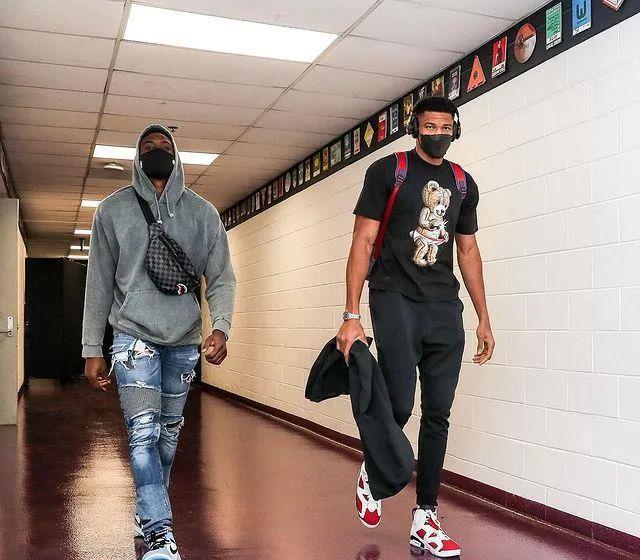 卡尔：我一直在提高右脚技术，能在17岁欧冠进球意义重大（卡尔：右脚能力持续精进，17岁欧冠破门意义非凡）