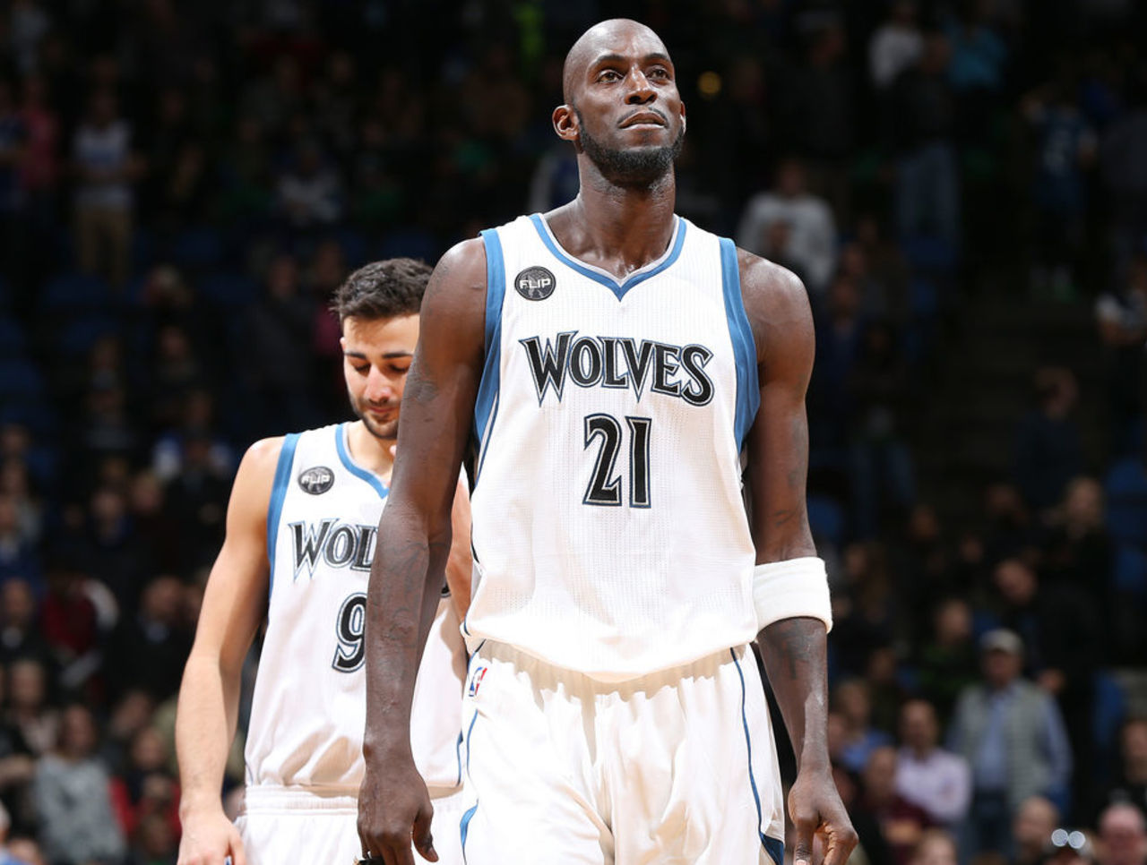 德拉富恩特谈卡瓦哈尔和亚马尔冲突：队内就像一家人一样团结（德拉富恩特：卡瓦哈尔与亚马尔虽有冲突，球队仍如家般团结）