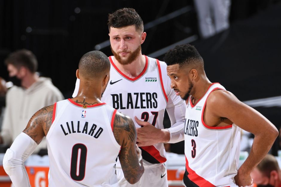 ATP总决赛第4日综述：辛纳两连胜提前晋级，谢尔顿遭逆转无缘四强（ATP年终总决赛第4日快评：辛纳两连胜锁定晋级，谢尔顿被逆转止步小组赛）