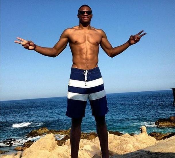 桑切斯：我们是夺冠热门而非巴萨，库库把亚马尔“揣兜里了”（桑切斯：争冠大热是我们而非巴萨，库库把亚马尔装进口袋）