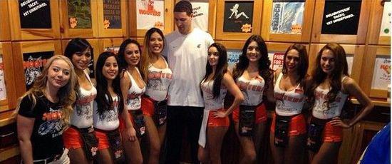 亚冠焦点战！布里兰死磕江原FC，8球神锋主导主场生死局（亚冠重磅对决：布里兰硬撼江原FC，8球神锋坐镇主场掌控生死战）