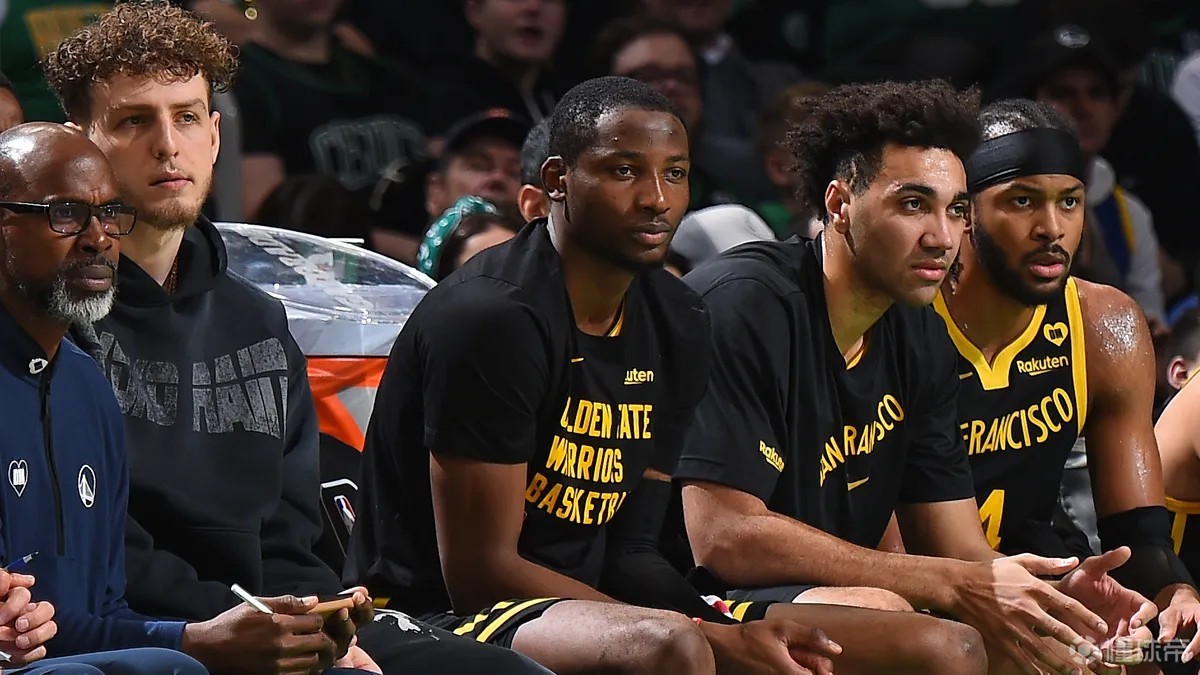 媒体人：山西男篮下午登上了前往杭州飞机，准备12日揭幕战（媒体人：山西男篮今日下午飞赴杭州，备战12日揭幕战）