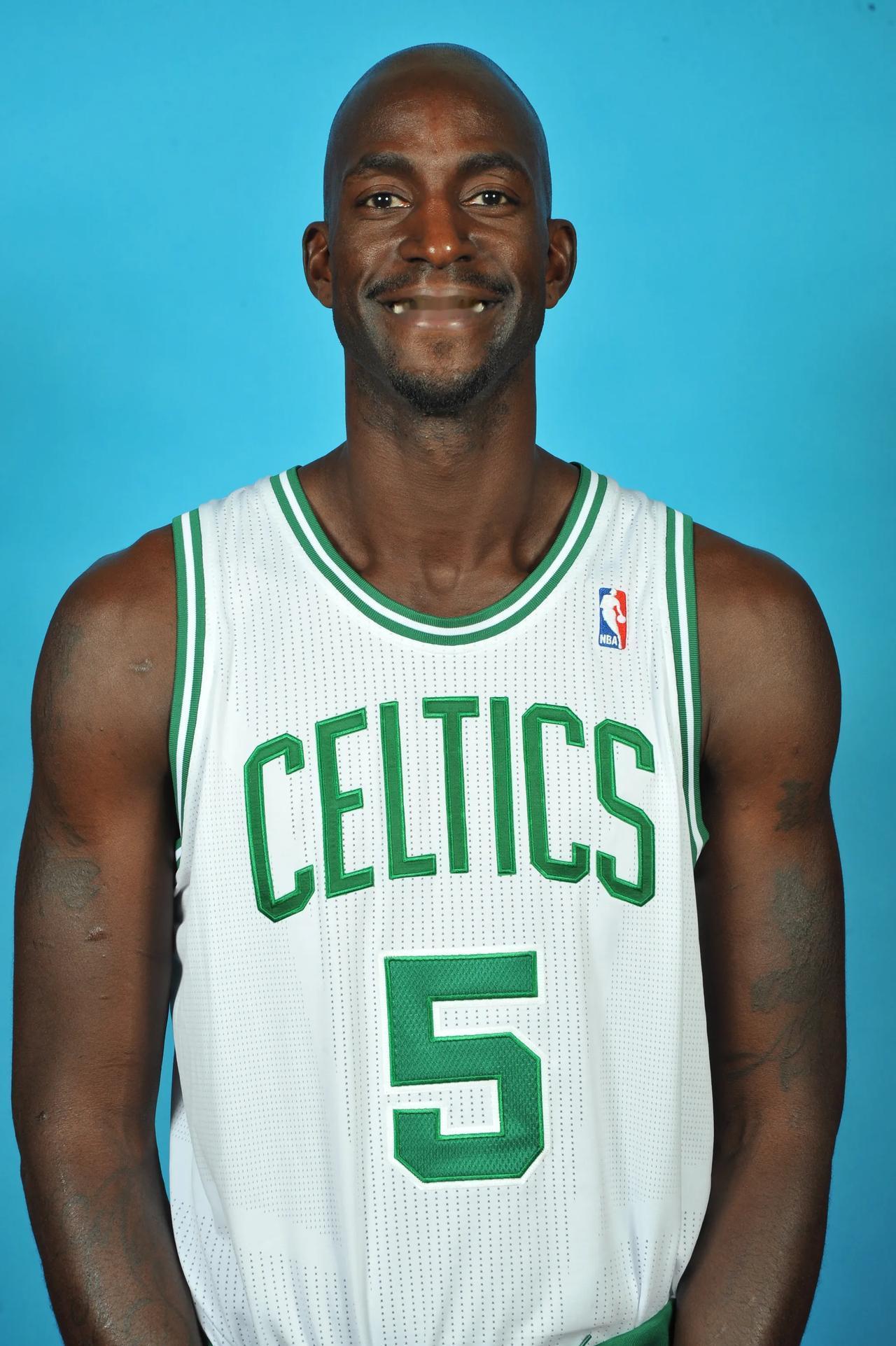 世体：巴萨还没有收到对特狮的报价，他们希望他先彻底康复（世界体育报：巴萨尚未接到特尔施特根的报价，俱乐部更希望他先完全康复）